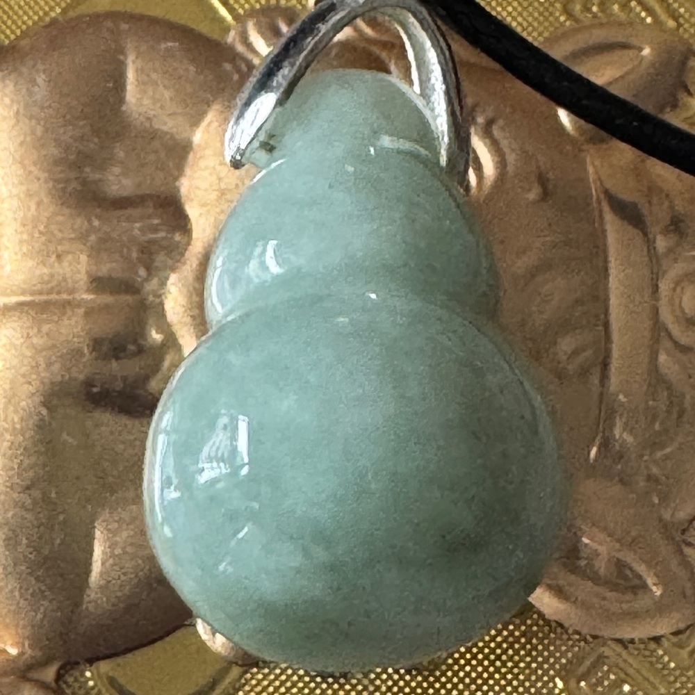 Jade GOURD OR CALABASH Pendant Necklace $25